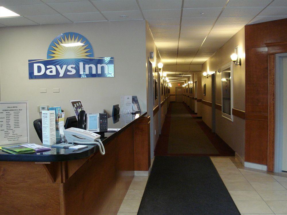 Days Inn By Wyndham Chetwynd Εξωτερικό φωτογραφία