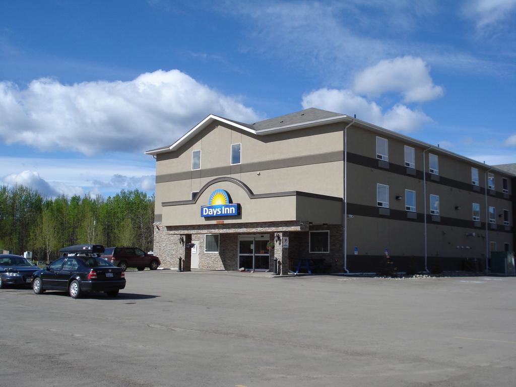 Days Inn By Wyndham Chetwynd Εξωτερικό φωτογραφία